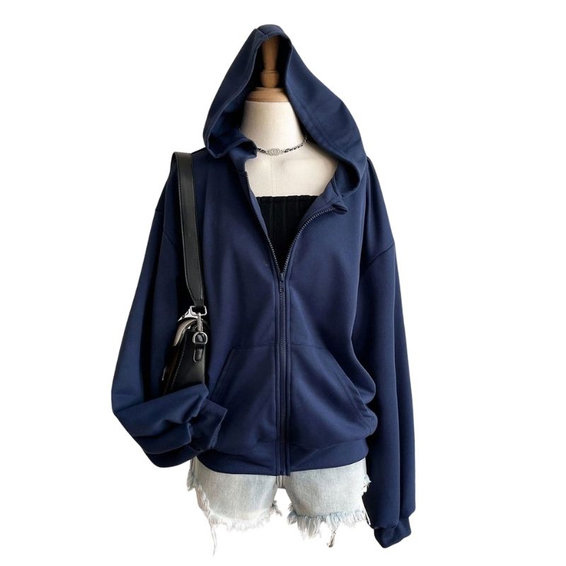 Warm oversized hoodie with front zipper and pockets